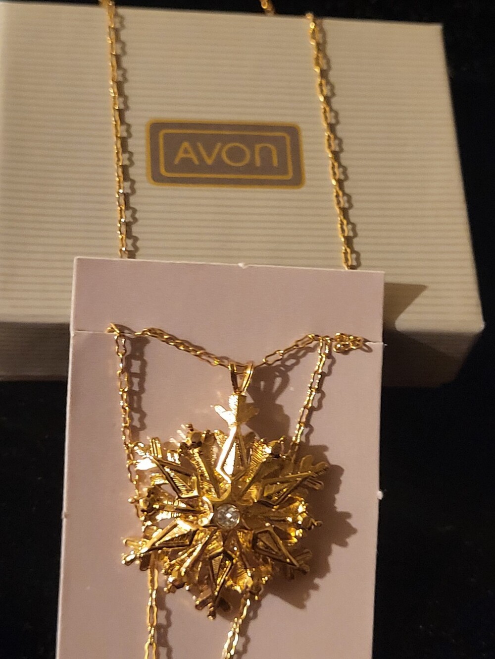 Avon Vintage 1988 Glistening Snowflake Necklace New in Box Holiday Christmas